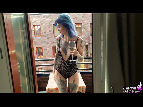 ❤️ Geweldich famke sûget mei in gulp en neukt hertstochtlik ûnder de iepen loft Pornofideo by wy ﹏