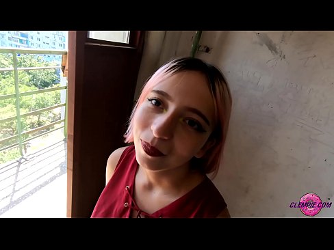 ❤️ Studint Sensual sûget in frjemdling yn 'e bûtenwrâld - Cum op syn gesicht Pornofideo by wy ﹏